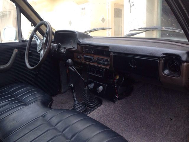 1981 Toyota 4x4 shortbed Clean interior and straight body